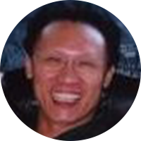 Homme d'origine asiatique, souriant